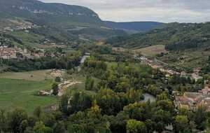 Villages de Paulhe et Aguessac à droite