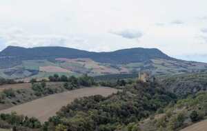 Château de Cabrières au loin